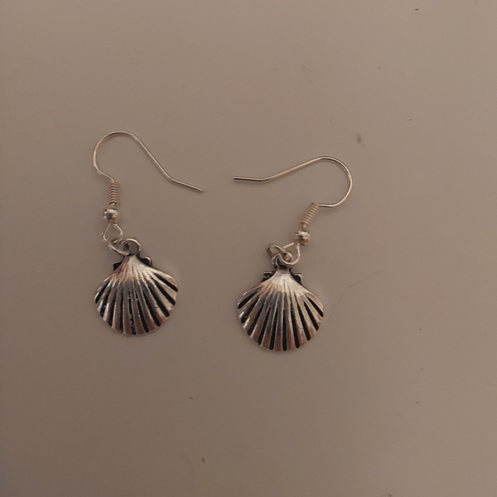 Silver handmade shell earrings